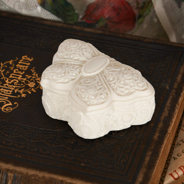 Andrea By Sadek Ivory Butterfly Shaped 4" Trinket Box Intricate Design