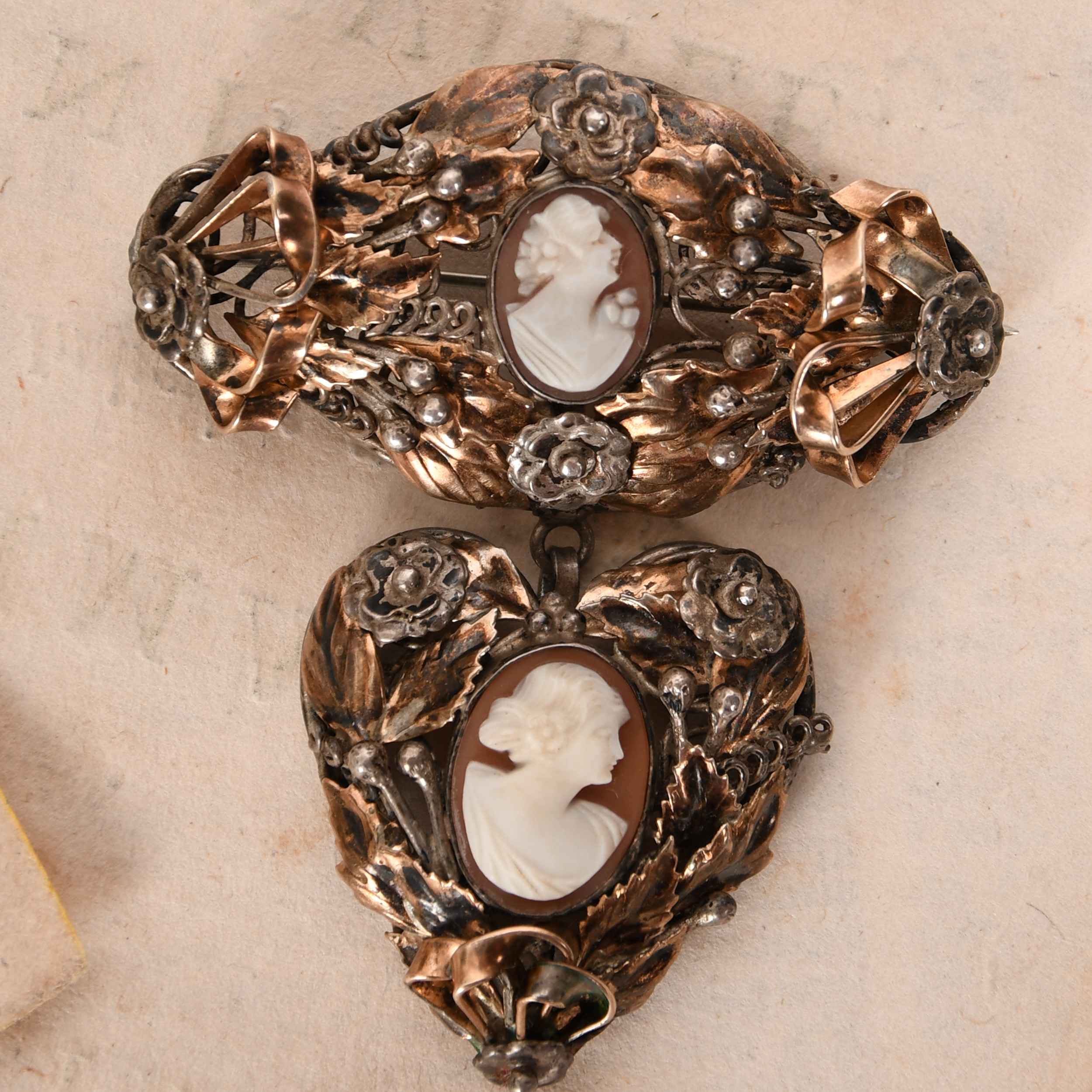 Antique Victorian Double Cameo Brooch with Heart Shaped Jewelry Casket - Image 6